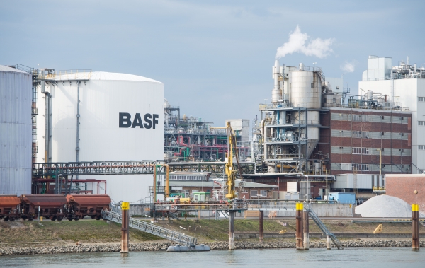 德化工巨頭瞄準中國，全球最大化工基地緣何面臨關停風險？